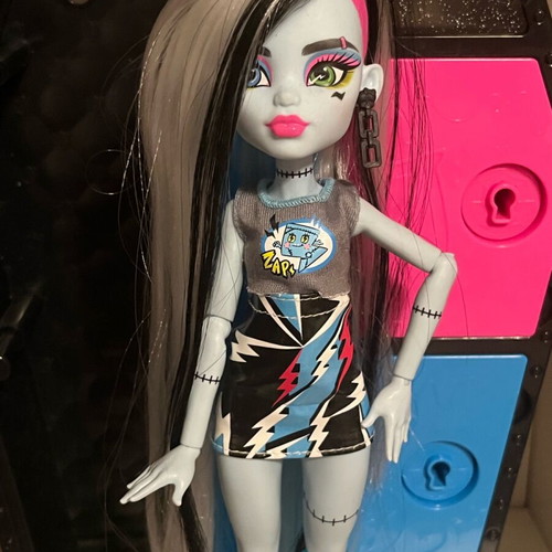 Monster High Frankie Stein Skulltimate Secrets Neon Frights Mattel new
