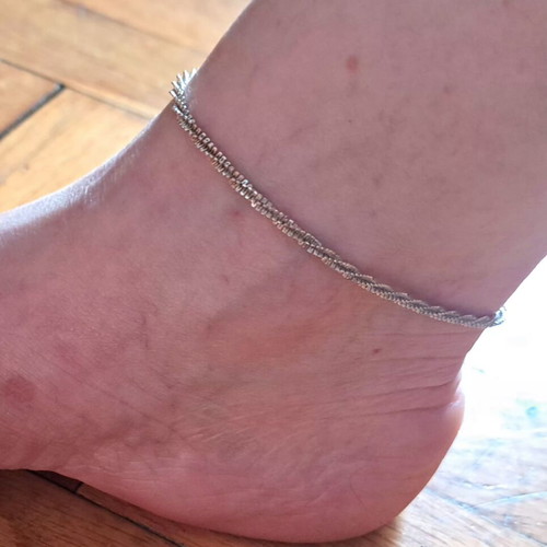 Italian 925 Silver Ankle Bracelet like new with Unique Weave