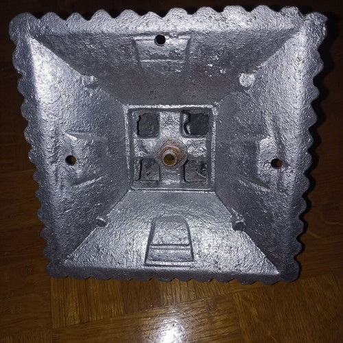 Outdoor lighting set used, includes sockets