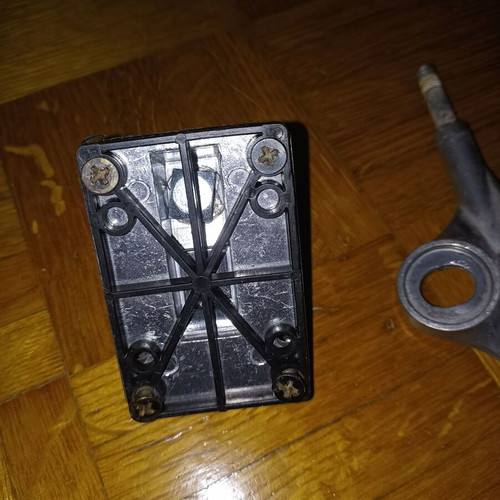 Skateboard trucks and base used, set of 3+1 metal