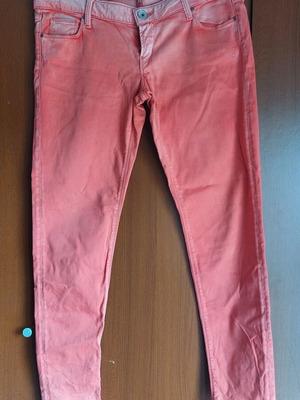 Guess women's jeans like new, size 29, red watermelon color