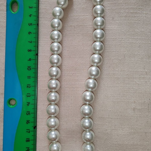 Vintage necklace with heavy glass pearls like new
