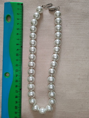 Vintage necklace with heavy glass pearls like new