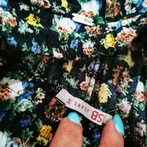 Floral Capri Pants like new with khaki top gift BSB multicolor