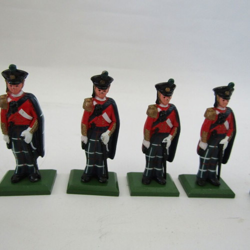 Metal collectible William Grant & Sons military figures like new, set of 9
