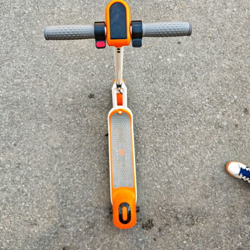 Children's electric scooter like new with Bluetooth and LED lights