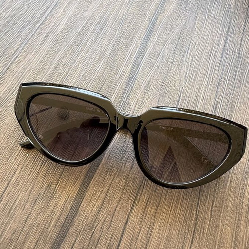 Vans sunglasses black like new