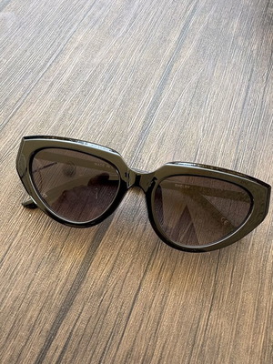 Vans sunglasses black like new