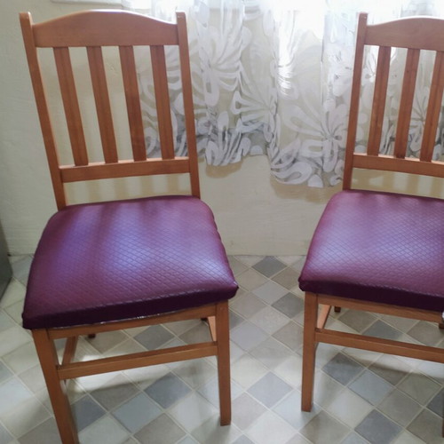Solid wood dining chairs set of 4 like new