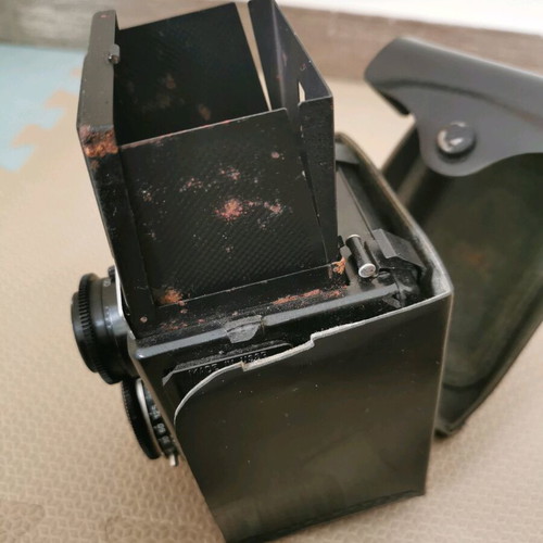 Lubitel 2 camera used with damages and broken base