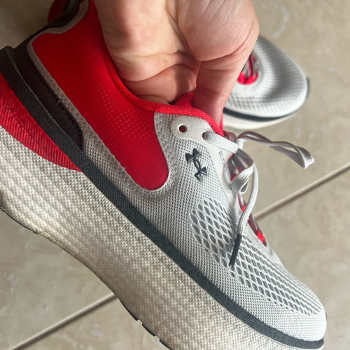 Under Armour Infinite Elite 2 athletic shoes like new, gray and red, size 41