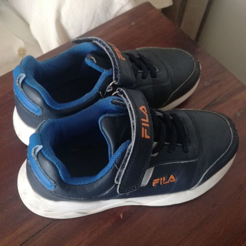 Fila athletic shoes size 31 used, blue, scratch closure