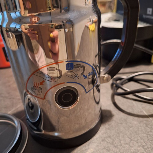 Nespresso espresso machine and milk frother like new