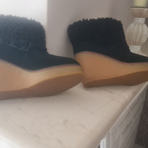 Ugg New Heights Cuff boots size 37 like new, black suede sheepskin