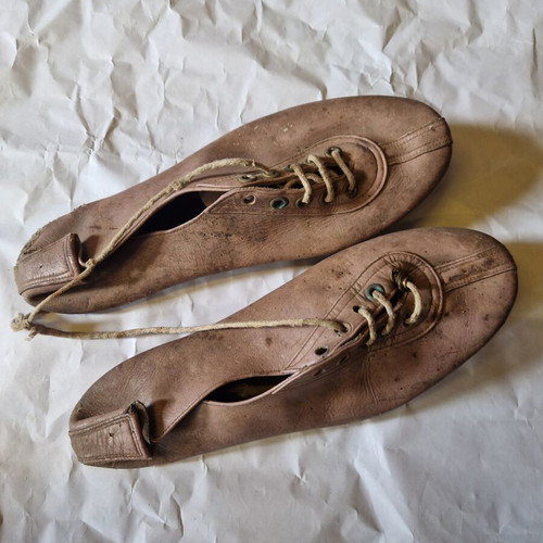 Vintage genuine leather track run sprint shoes used