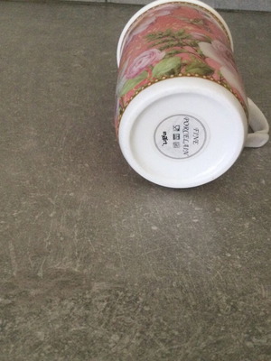 Porcelain mug like new
