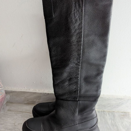 Zara leather boots with Vibram soles like new, size 38