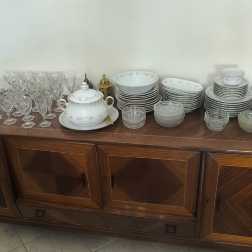 Buffet with storage cabinets and glass display space