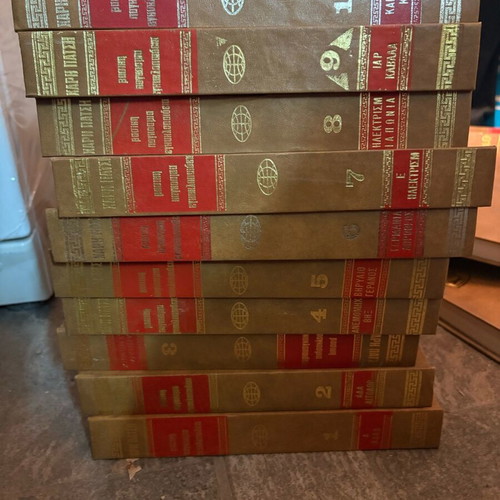 Basic World Encyclopedia like new, all volumes