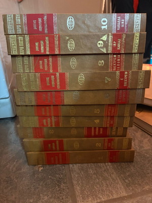 Basic World Encyclopedia like new, all volumes