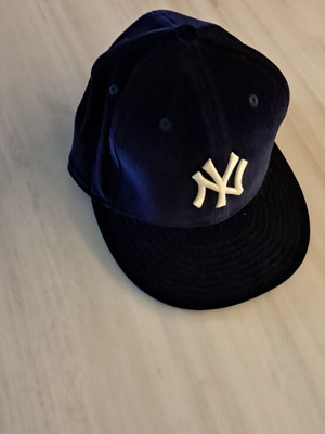 New Era New York Yankees velour cap like new, dark blue size 7 3/8