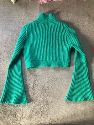 Πλεκτό crop πουλόβερ size S σε άριστη κατάσταση, πράσινο με flair μανίκια