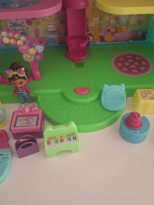 Gabby's Dollhouse like new with all accessories