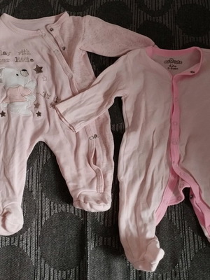 Baby girl rompers like new, set of 2
