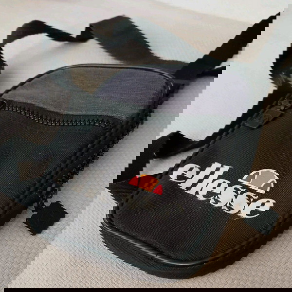Επώνυμο χιαστί τσαντάκι πορτοφόλι  ELLESSE!