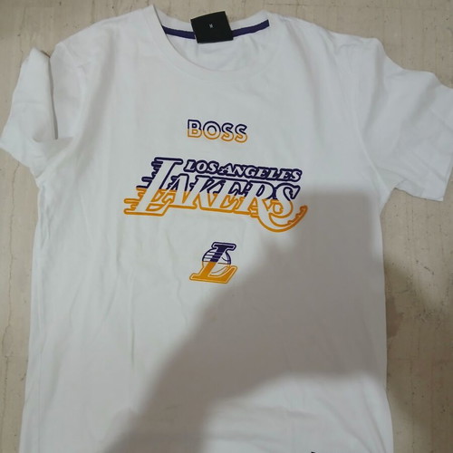 T shirt medium white Lakers Boss used, excellent condition