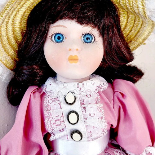 Suzette porcelain doll The Heritage Mint Collection like new, 40cm