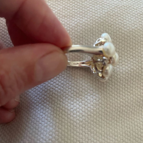 Silver ring with pearls and zirconia diamonds