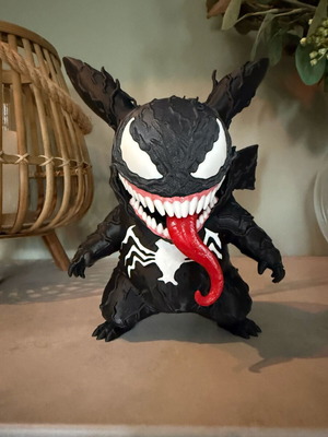 Venom Pikatchu figure like new, 17.5 cm