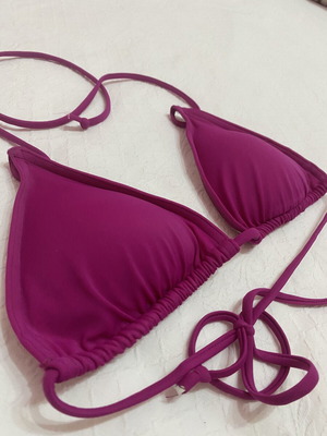 Magenta bikini top like new, size S/M with removable cups
