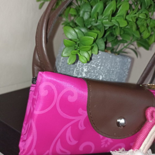Foldable Origami Waterproof Fuchsia Handbag like new with keychain