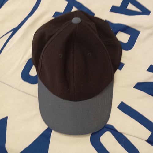 Men's cap in excellent condition, black and blue