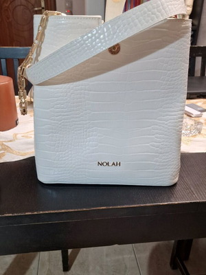 Γυναικεία τσάντα ώμου NOLAH λευκή, αχρησιμοποίητη με μαγνητικό κούμπωμα