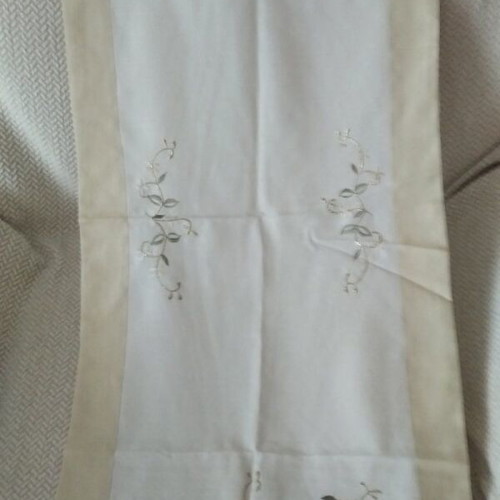Table linens like new, set with orange, beige and champagne cloths