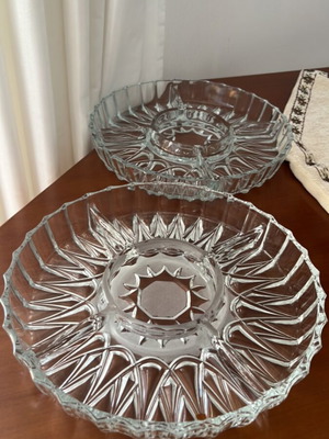 Serving platters for nuts like new, 2 large with 5 compartments
