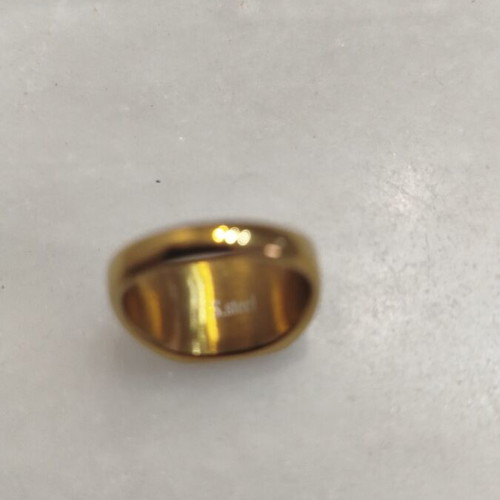 Women's ring stainless steel gold tone, like new, chevalier