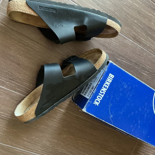 Birkenstock Arizona sandals, size 42, black, regular fit