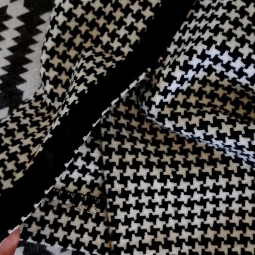 Knitted skirt like new, black and white, size XXL 44 16