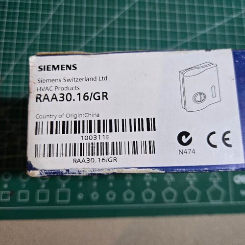 Siemens RAA30.16/GR room thermostat new with box and manual