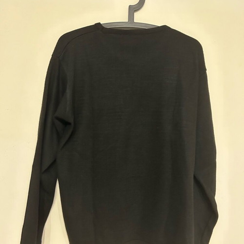 Black pullover used with embroidery, ideal for M/L