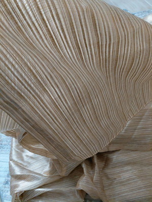 Gold curtain like new, height 2.60m, width 4m