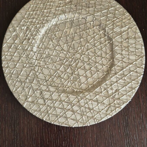 Glass serving platter used, 24 cm diameter