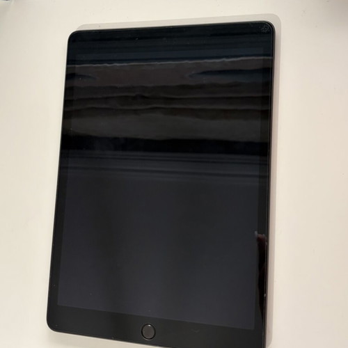 iPad 9th Gen 10.2” 64GB like new