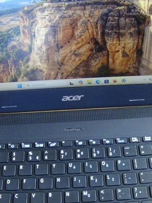 Acer TravelMate P214-52 laptop like new with Intel Core i5, 8GB RAM, 256GB SSD