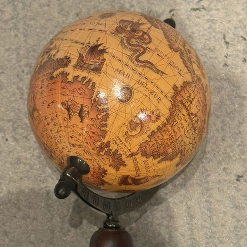 Small Table Globe like new