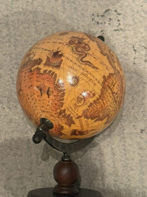 Small Table Globe like new